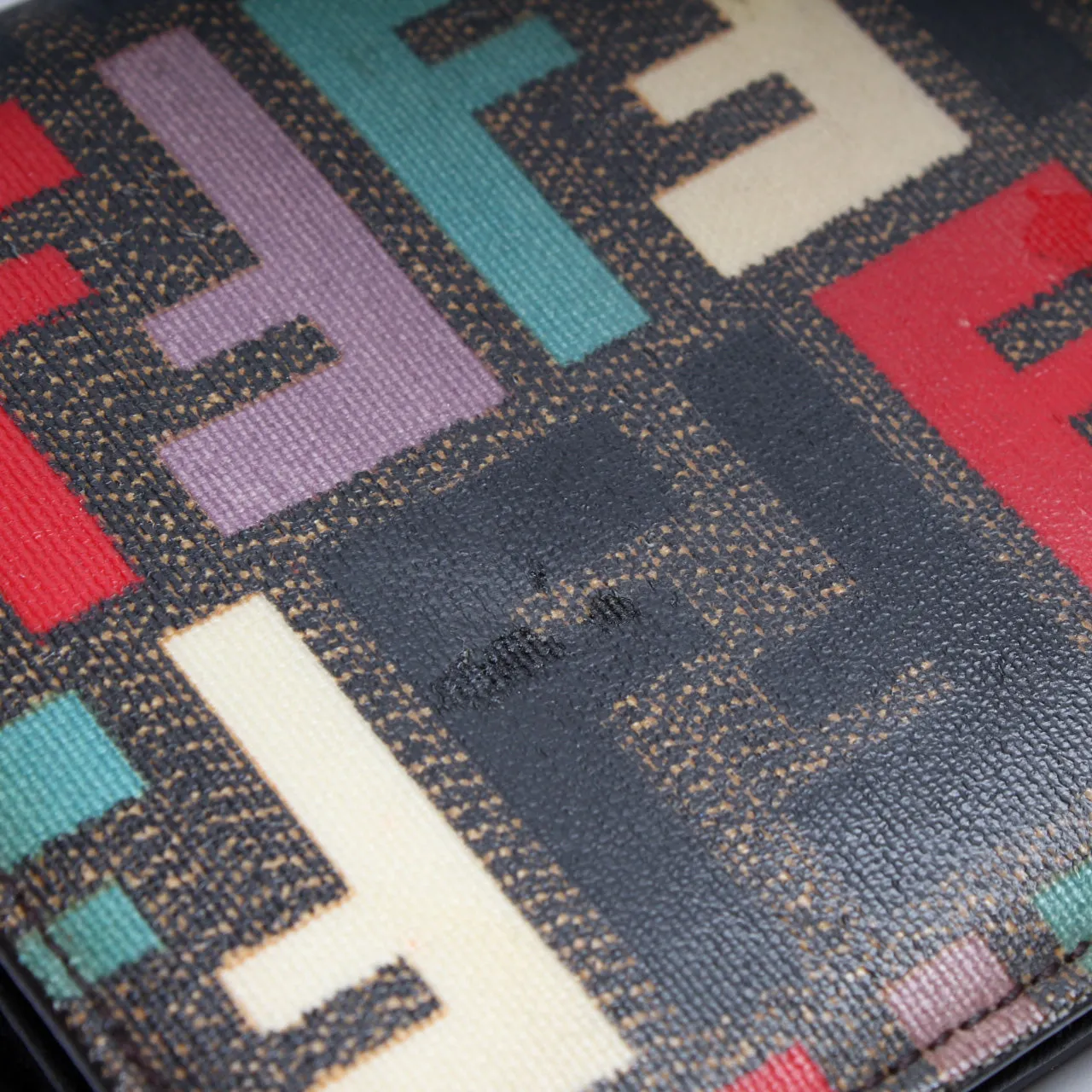 8M0219 Chain Wallet Multicolor