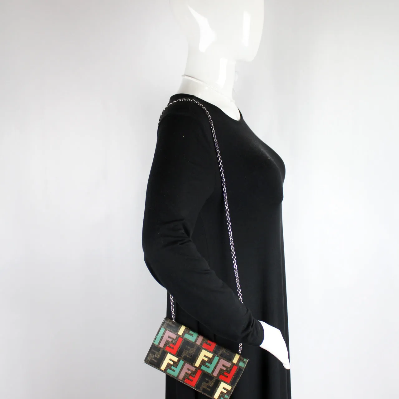 8M0219 Chain Wallet Multicolor