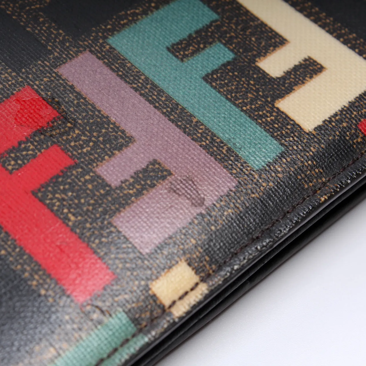 8M0219 Chain Wallet Multicolor