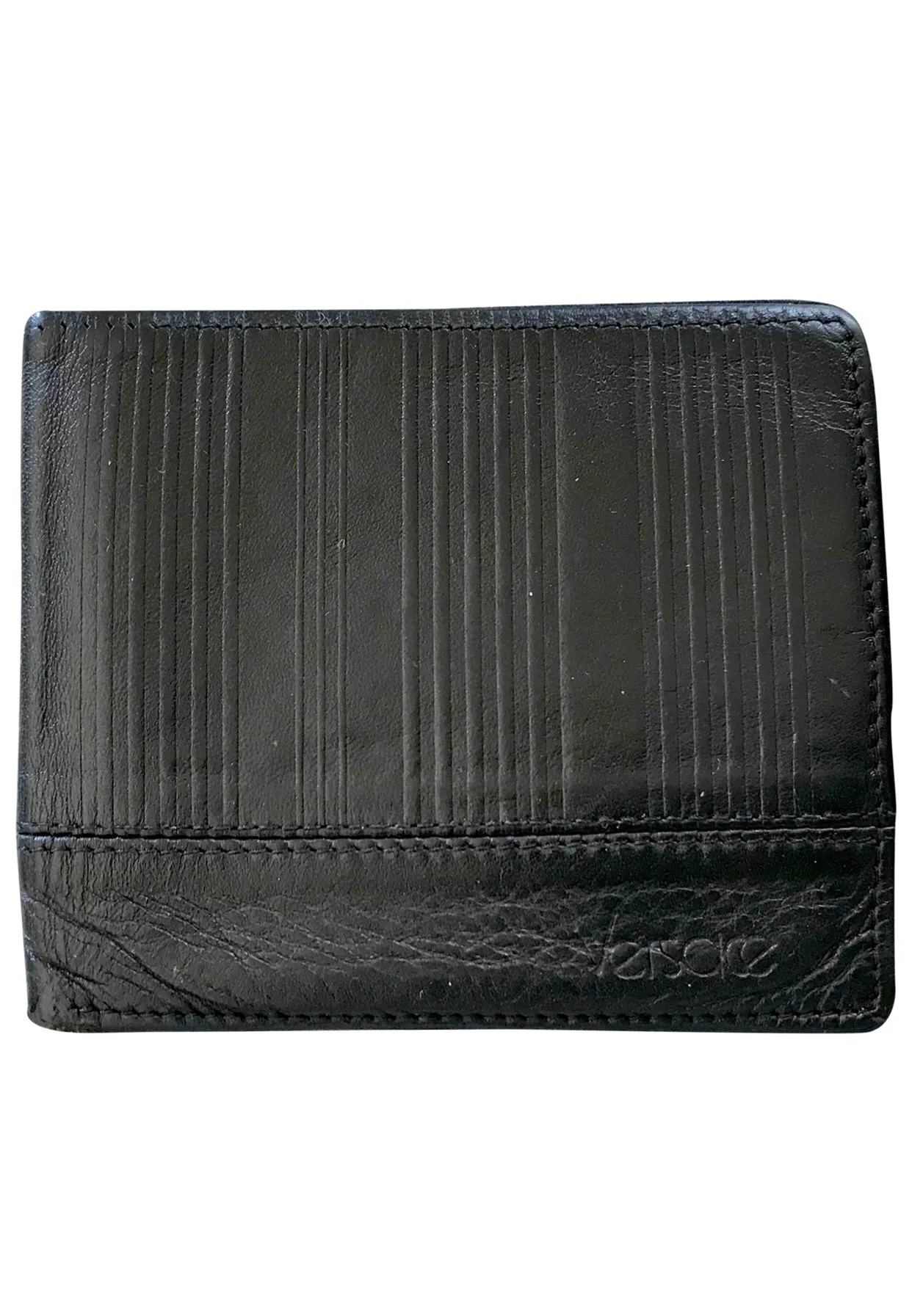 Vintage Gianni Versace black leather wallet with engraved vertical stripe. Unisex use.