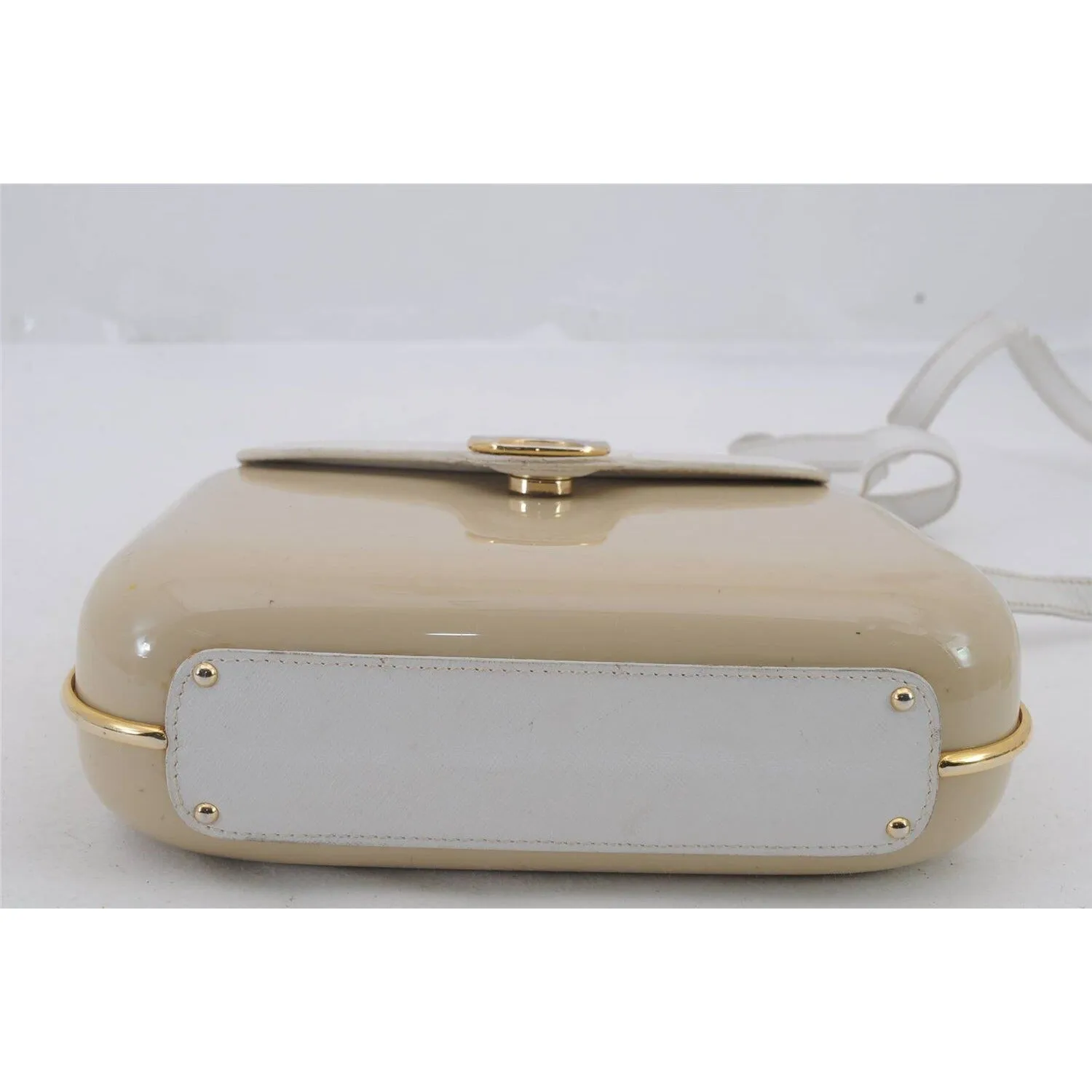 Vintage Gucci beige Lucite boxy, hard, clam shell style cross body/shoulder purse with a white leather flap top and gold horse-bit accents
