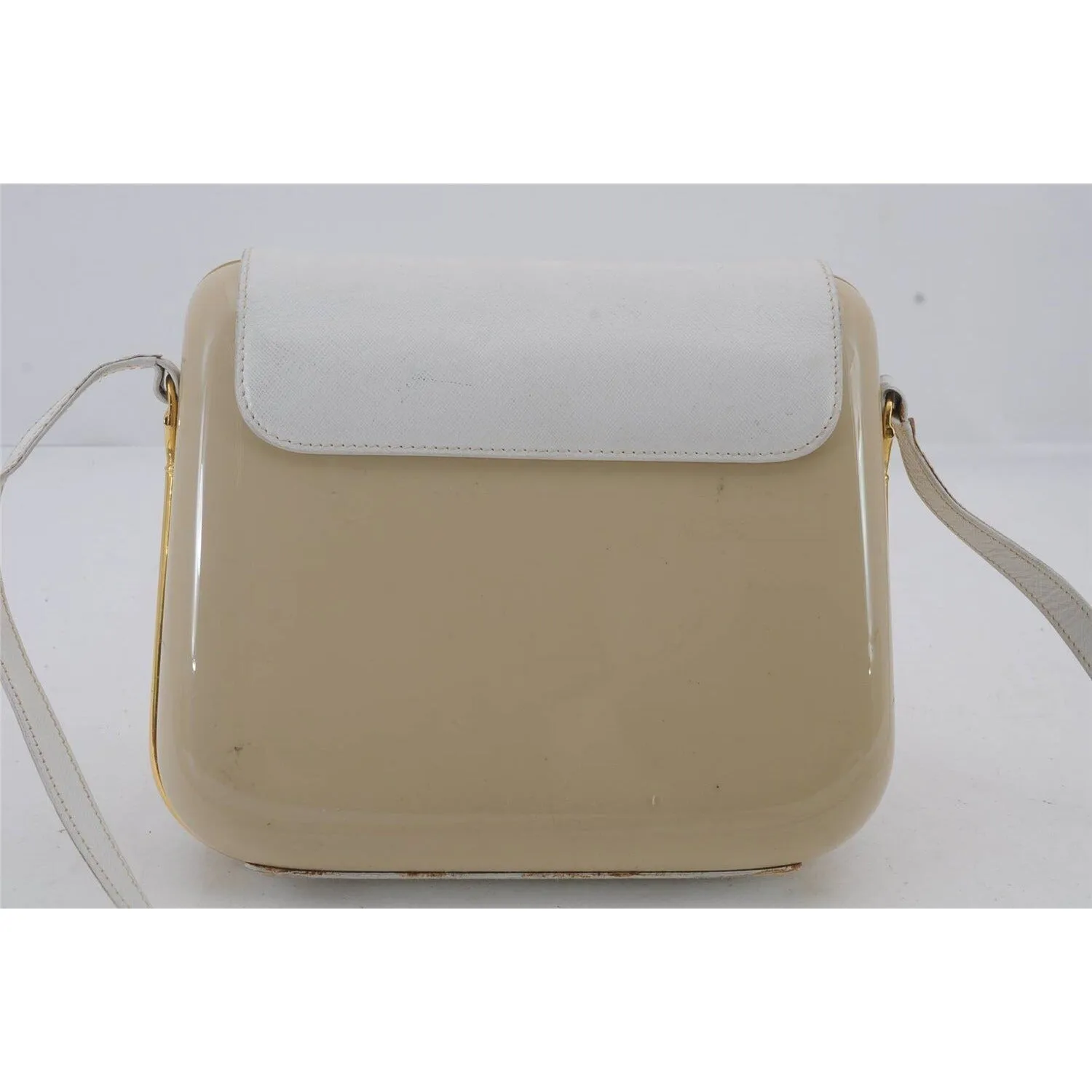 Vintage Gucci beige Lucite boxy, hard, clam shell style cross body/shoulder purse with a white leather flap top and gold horse-bit accents